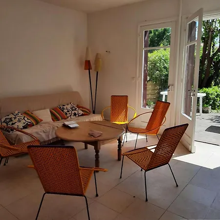 Maison Familiale Renovee Pour 13 Pers. A Royan, Proche - Fr-1-494-204 Ferienhaus