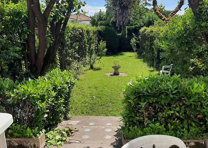 Holiday home Maison Familiale Renovee Pour 13 Pers. A Royan, Proche - Fr-1-494-204 *